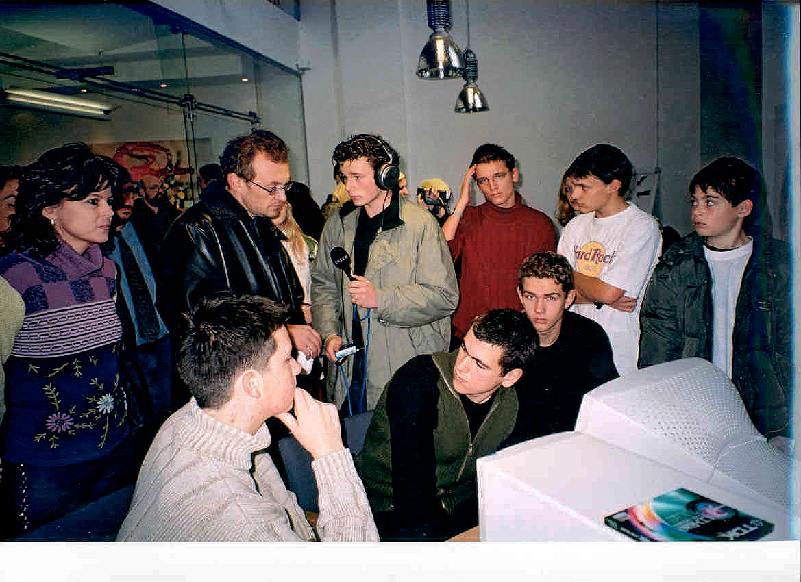 Youki - Mediameeting im EWW m. Hader.jpg