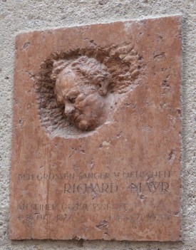 Mayr_Richard_Gedenktafel.jpg
