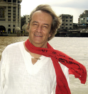 Titus-with-red-schal.jpg