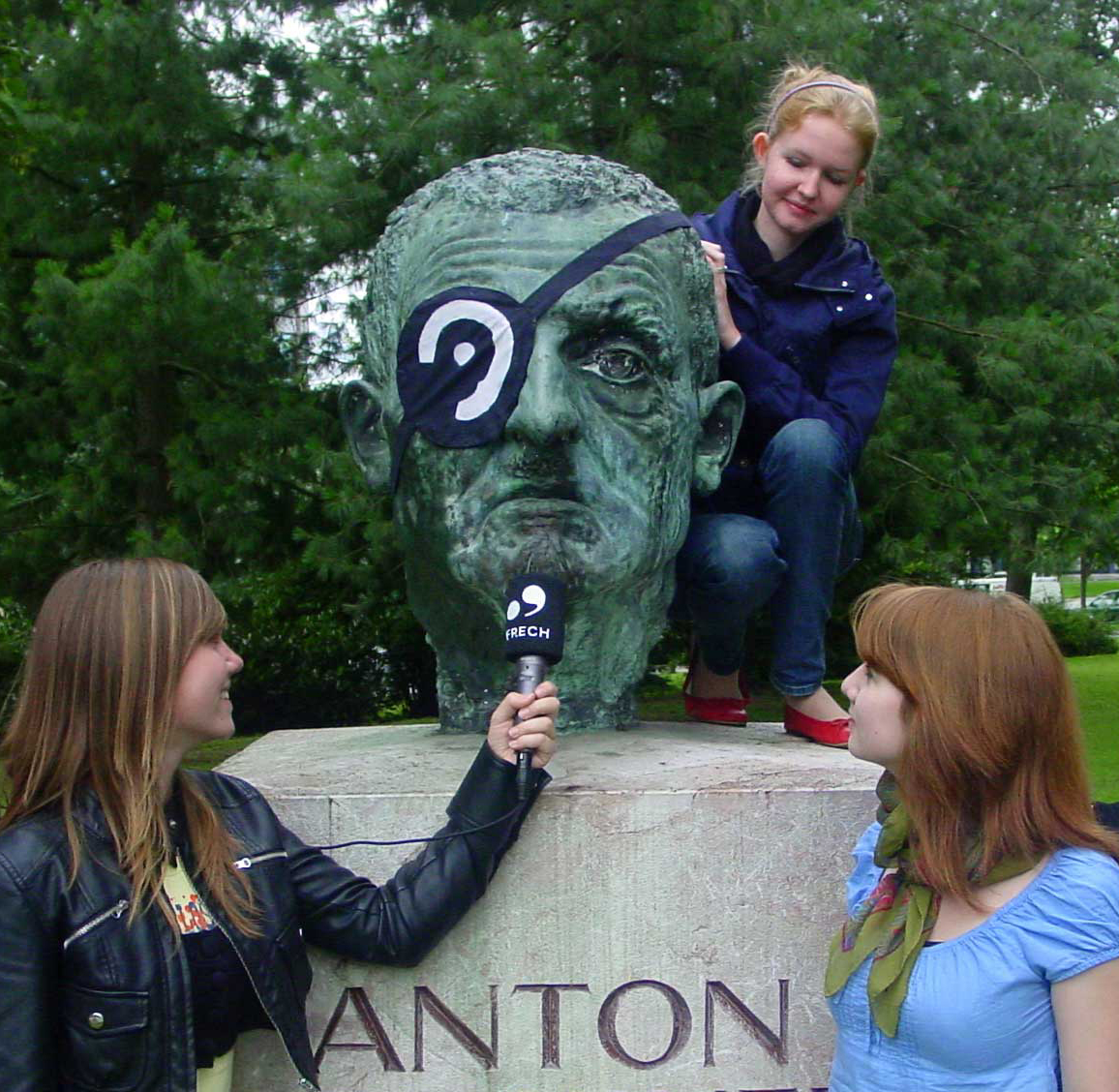 Bruckner und die FRECHebn Frauen.jpg